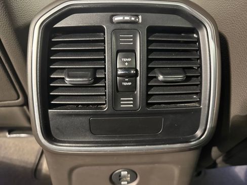 Used 2017 Porsche Macan S image 27