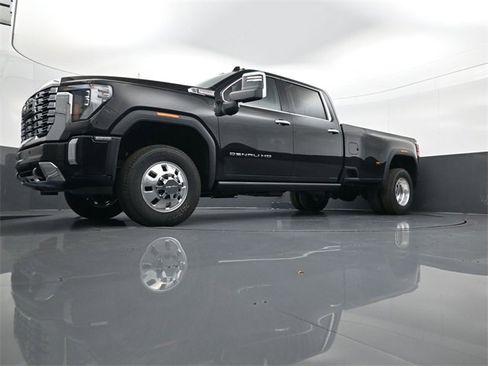 New 2026 GMC Sierra 3500 Denali w/ Denali Reserve Package image 21