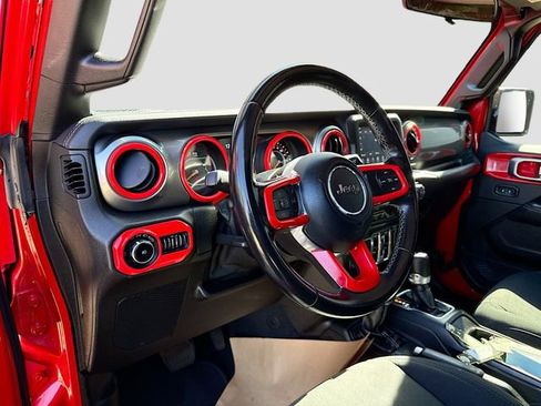 Used 2019 Jeep Wrangler Unlimited Sahara image 10