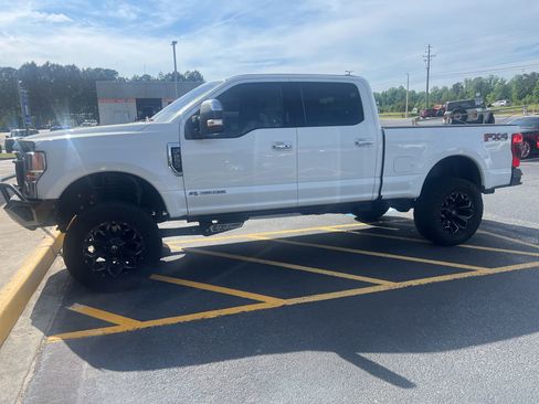 Used 2020 Ford F250 Lariat w/ Lariat Ultimate Package AWD/4WD image 2