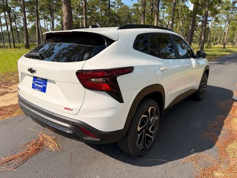 New 2026 Chevrolet Trax RS w/ Sunroof Package FWD image 5