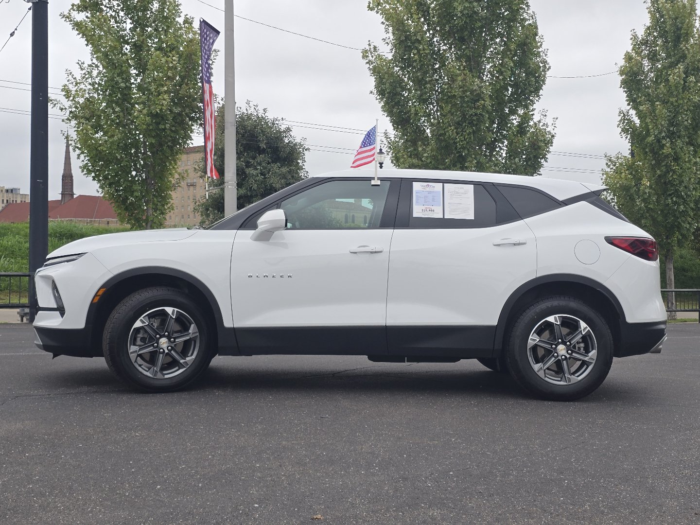 Used 2025 Chevrolet Blazer LT FWD image 18
