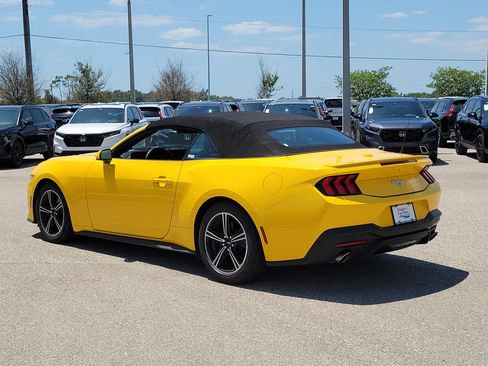 Used 2024 Ford Mustang Premium image 4