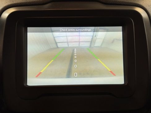 Used 2018 Jeep Renegade Latitude w/ Cold Weather Group image 37