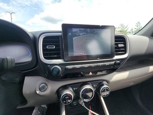 Certified 2024 Hyundai Venue SEL FWD image 30