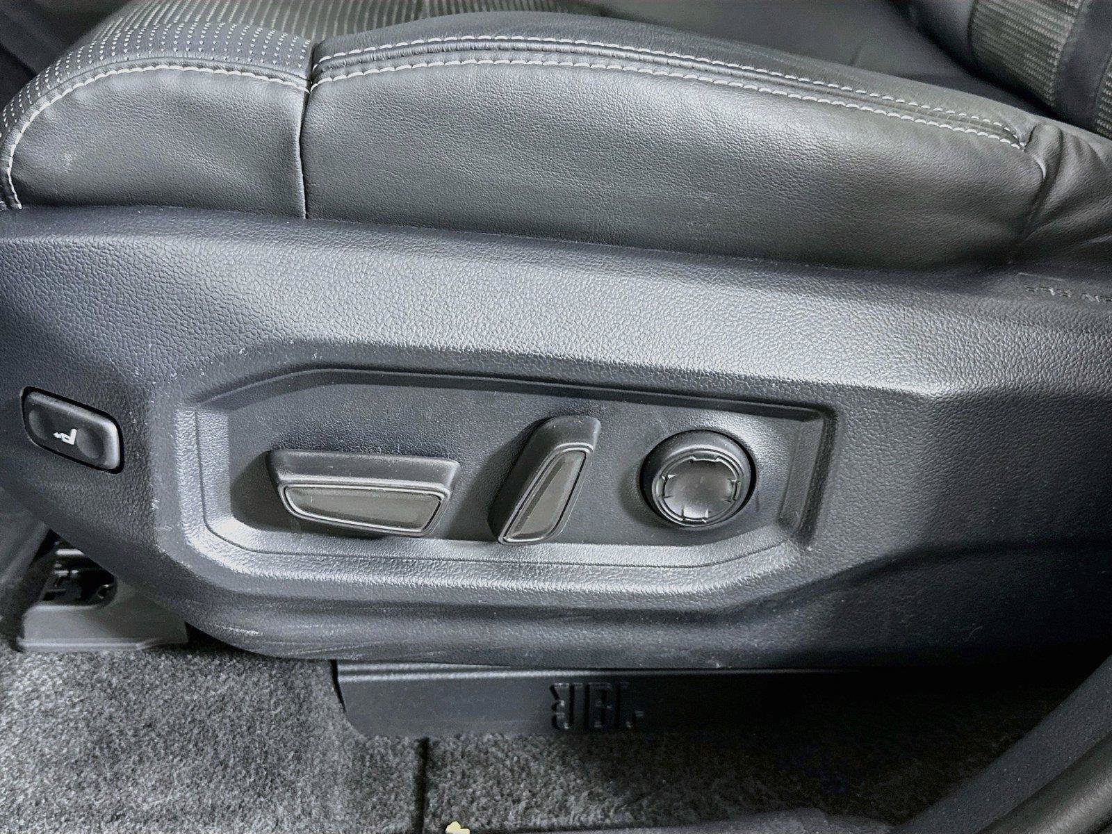 Used 2025 Toyota Sequoia Capstone AWD/4WD image 32