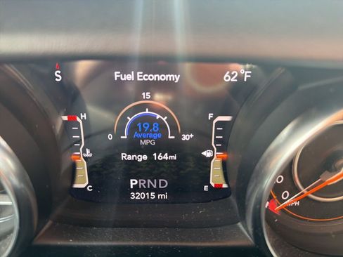 Used 2019 Jeep Wrangler Unlimited Sahara w/ Uconnect 4C Nav & Sound Group image 13