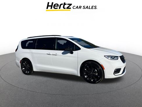 Used 2025 Chrysler Pacifica Limited image 1