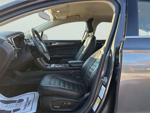 Used 2017 Ford Fusion SE w/ Fusion SE Technology Package image 18