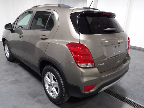 Used 2021 Chevrolet Trax LT w/ Driver Confidence Package FWD image 6