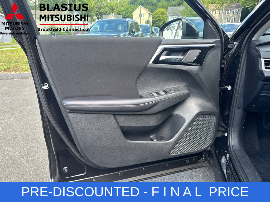 Used 2025 Mitsubishi Outlander ES AWD/4WD image 11