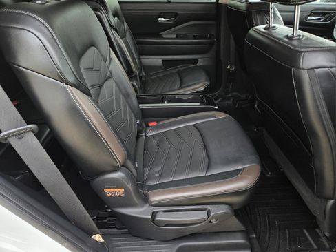 Used 2023 Nissan Pathfinder Platinum FWD image 26