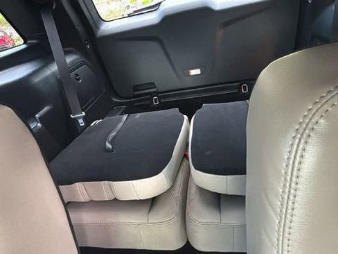 Used 2019 Ford Explorer XLT w/ Equipment Group 202A AWD/4WD image 15