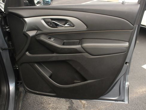 Used 2021 Chevrolet Traverse LT FWD image 26