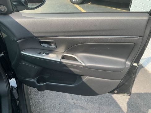 Used 2018 Mitsubishi Outlander Sport SE FWD image 23