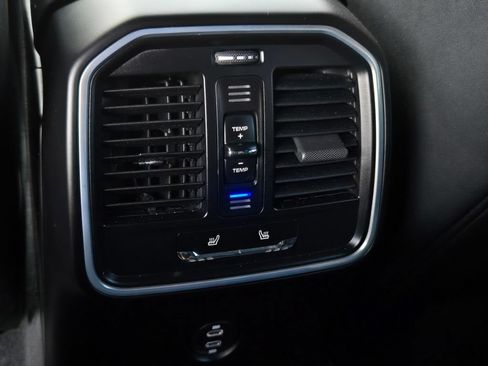 Used 2024 Porsche Macan AWD/4WD image 13