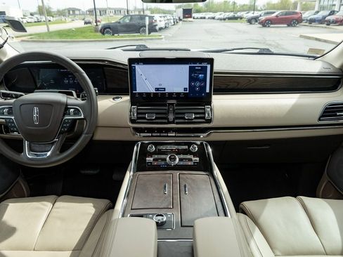 Used 2024 Lincoln Navigator L Reserve AWD/4WD image 3