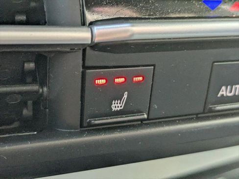 Certified 2025 Toyota Sienna XLE FWD image 22