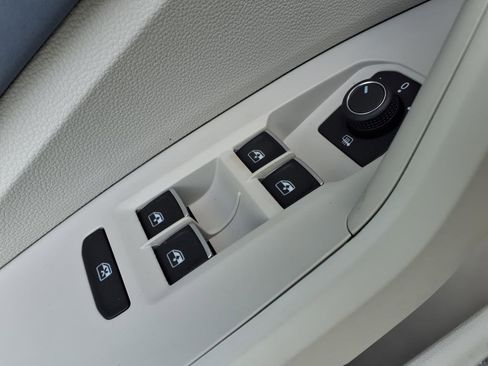 New 2025 Volkswagen Jetta SE FWD image 14