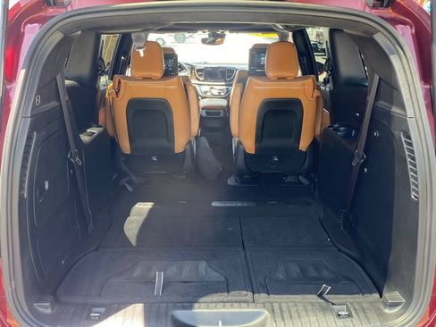 Used 2021 Chrysler Pacifica Pinnacle FWD image 11