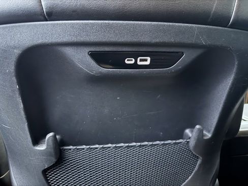 Used 2024 Chrysler Pacifica Select image 10