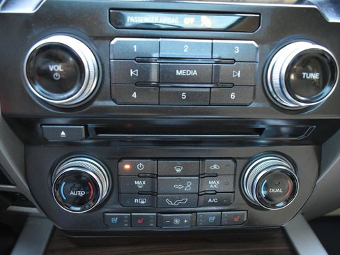 Used 2016 Ford F150 Lariat w/ Equipment Group 502A Luxury image 23