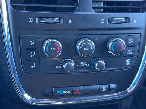 Used 2019 Dodge Grand Caravan SE image 15