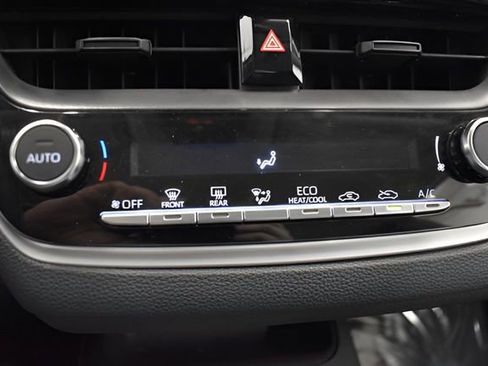 Used 2024 Toyota Corolla LE image 27