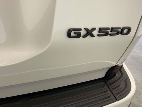 Used 2024 Lexus GX 550 w/ Accessory Package (2T) image 12
