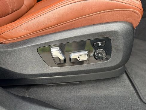 Used 2022 BMW X7 M50i AWD/4WD image 16