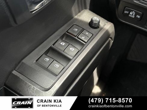 Used 2019 Toyota Tacoma TRD Off-Road w/ Technology Package AWD/4WD image 18