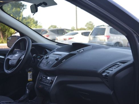 Used 2017 Ford Escape SE FWD image 8