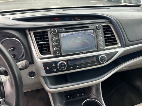 Used 2018 Toyota Highlander Limited image 23
