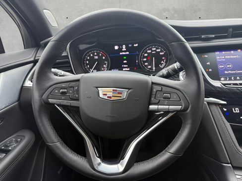 Certified 2025 Cadillac XT6 Premium Luxury w/ Technology Package FWD image 25