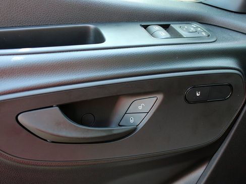 Used 2025 Mercedes-Benz Sprinter 2500 image 9