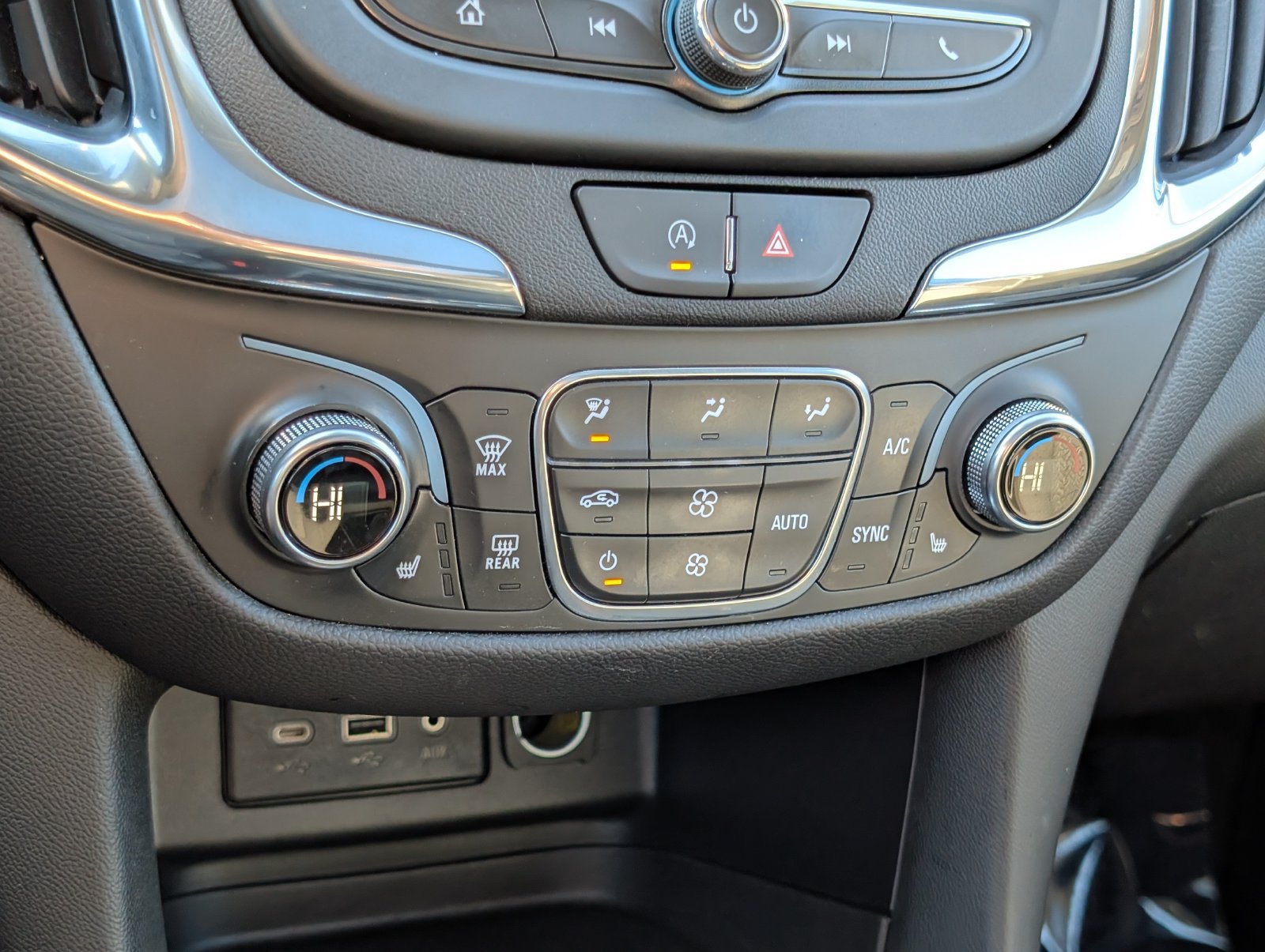 Used 2023 Chevrolet Equinox LT FWD image 28