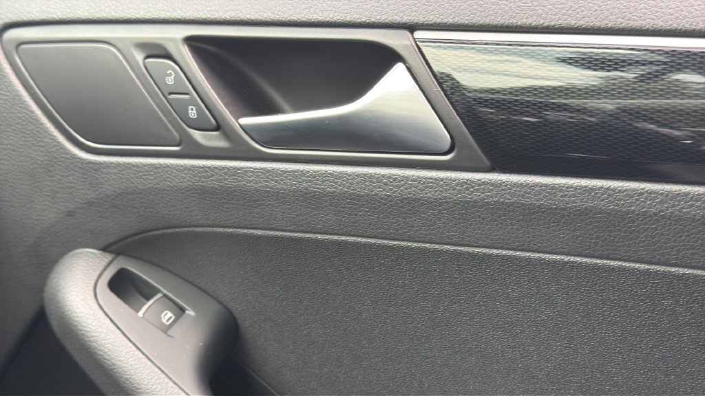 Used 2017 Volkswagen Jetta SEL FWD image 13