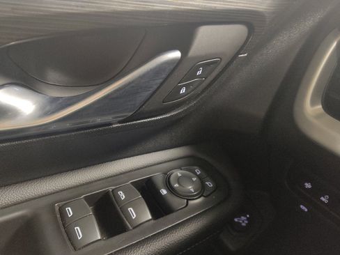 Used 2022 GMC Terrain SLT w/ Tech Package image 27