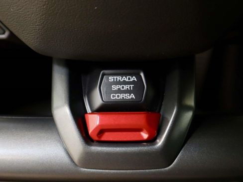 Used 2018 Lamborghini Huracan LP 580-2 RWD image 25