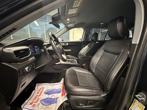 Used 2022 Ford Explorer Limited w/ Equipment Group 301A image 8