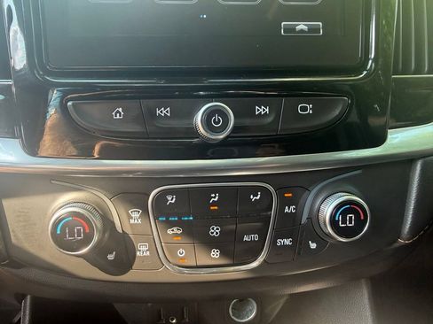 Used 2019 Chevrolet Traverse LT w/ LT Premium Package FWD image 17