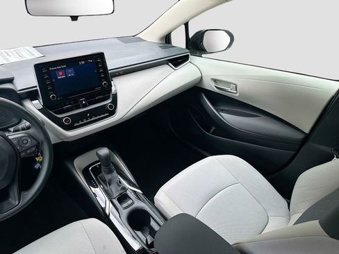Used 2021 Toyota Corolla LE image 23