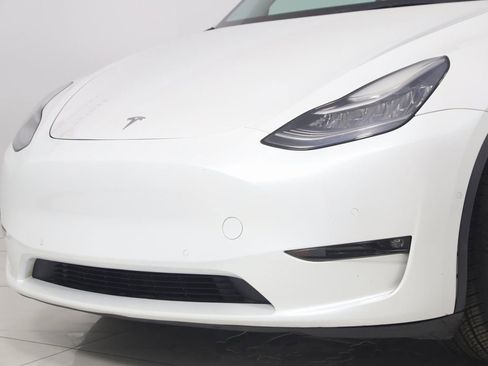 Used 2021 Tesla Model Y Long Range image 50