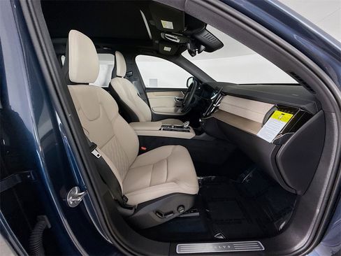 New 2026 Volvo XC90 B6 Core w/ Protection Package image 28