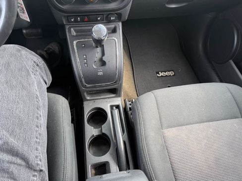 Used 2014 Jeep Patriot Latitude AWD/4WD image 15