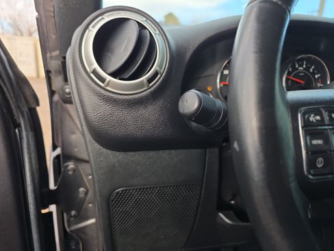 Used 2017 Jeep Wrangler Sahara w/ Connectivity Group image 24