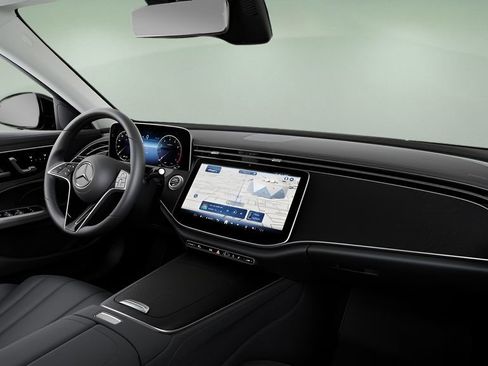 Used 2025 Mercedes-Benz E 350 Sedan image 41