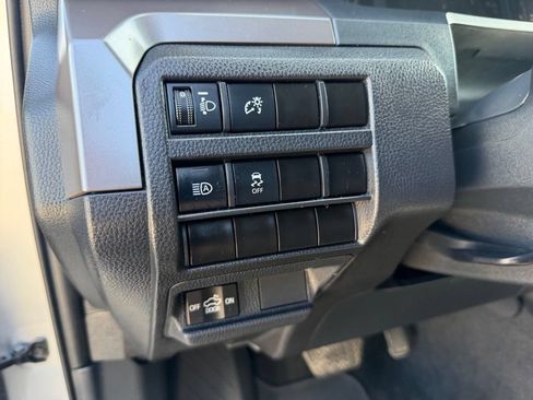 Used 2024 Toyota Tacoma SR5 AWD/4WD image 15