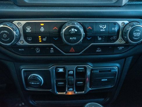 Used 2021 Jeep Wrangler Unlimited Sport image 19