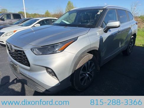 Used 2023 Toyota Highlander XLE AWD/4WD image 1